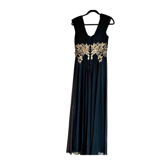 Betsy & Adam V-Neck Cap Sleeve Floral Applique Bodice A-Line Gown 4 NWT - Picture 8 of 13